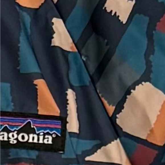 Patagonia Kid's Reversible Down Sweater Hoody in Fitz Roy Patchwork - Picture 9 of 11